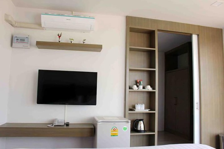 Room 6 of 52