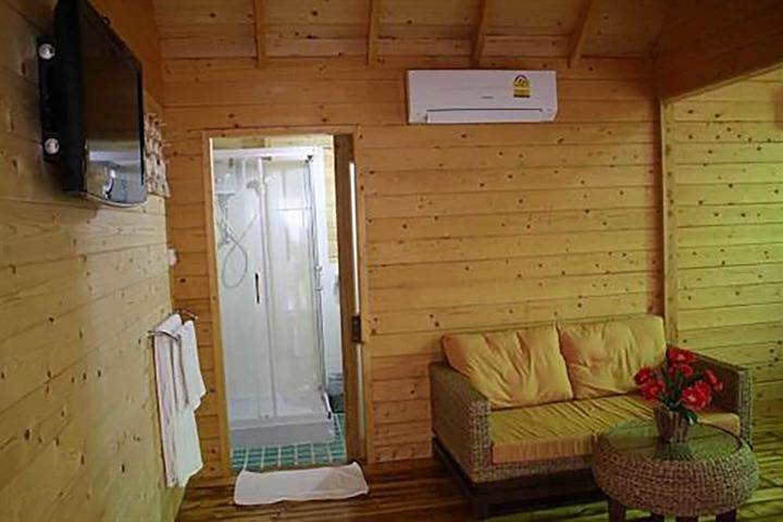 Room 11 of 100