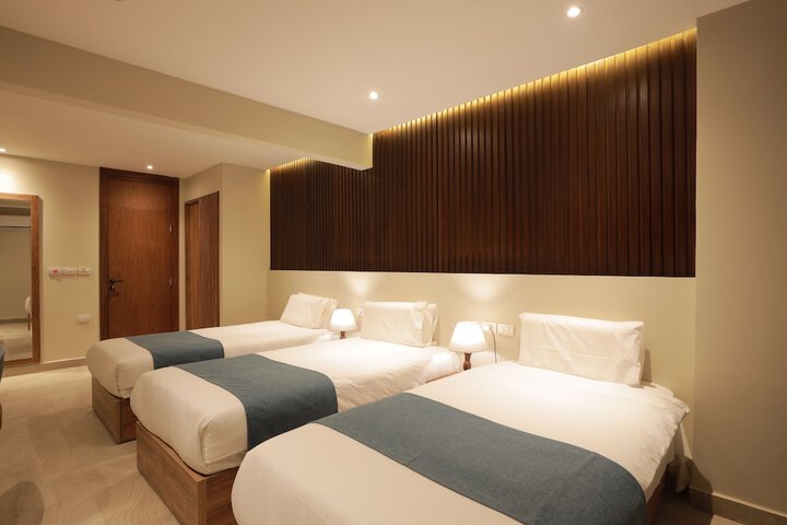 Room 8 of 126