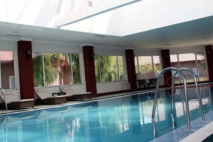 Pool 45 of 140