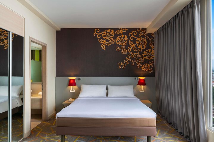 Room 26 of 65