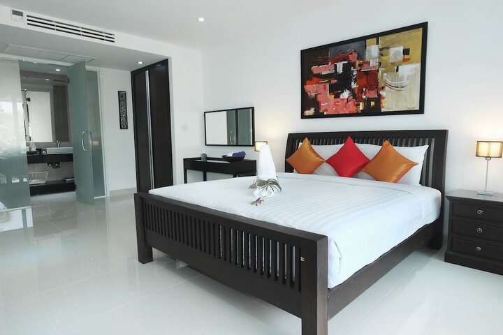Room 13 of 102