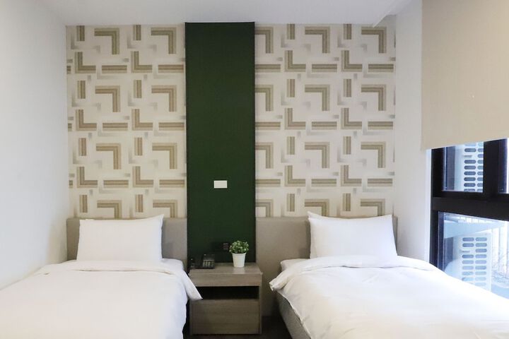 Room 42 of 117