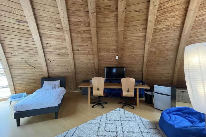 Room 12 of 36
