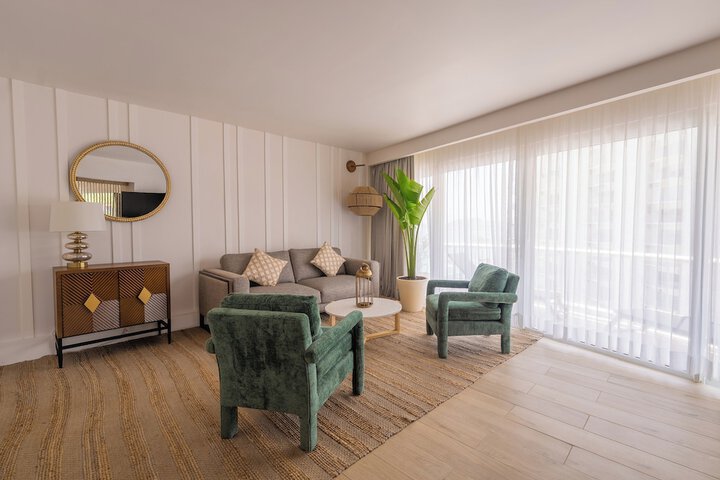 Room 40 of 165