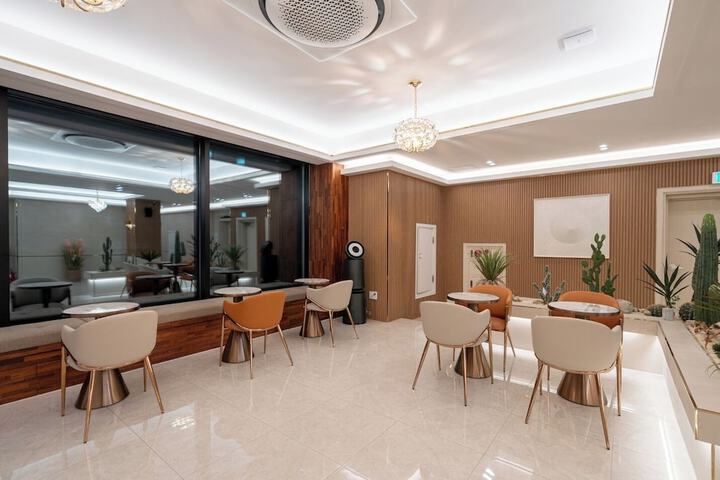 Hotel Interior 7 of 43