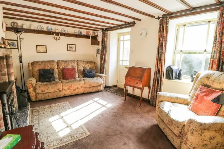 Room 4 of 9