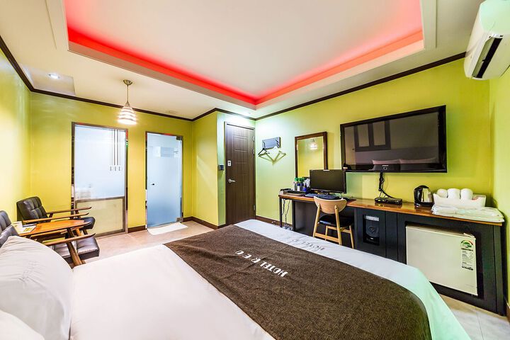 Room 72 of 75