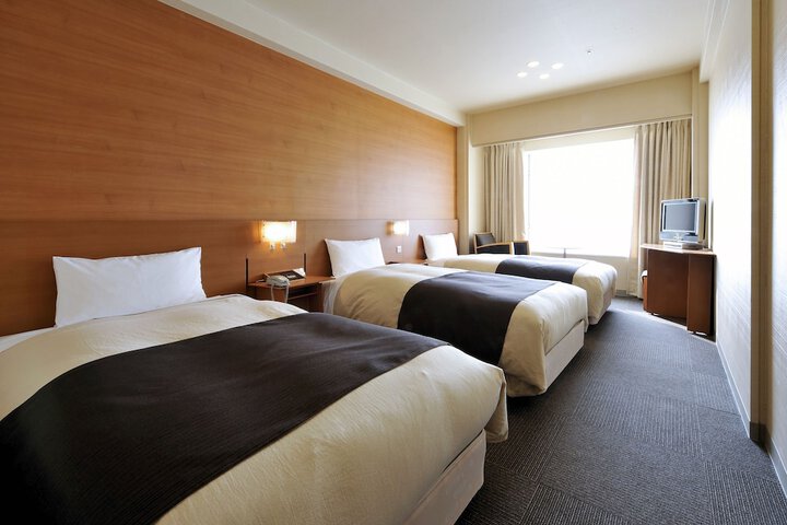 Room 7 of 33