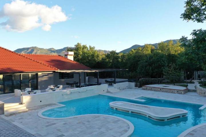 Pool 119 of 229