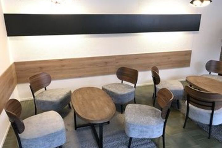 Lounge 106 of 136