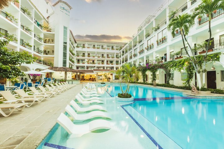 Hotel Pool