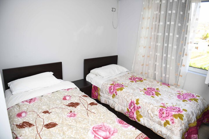 Room 13 of 32