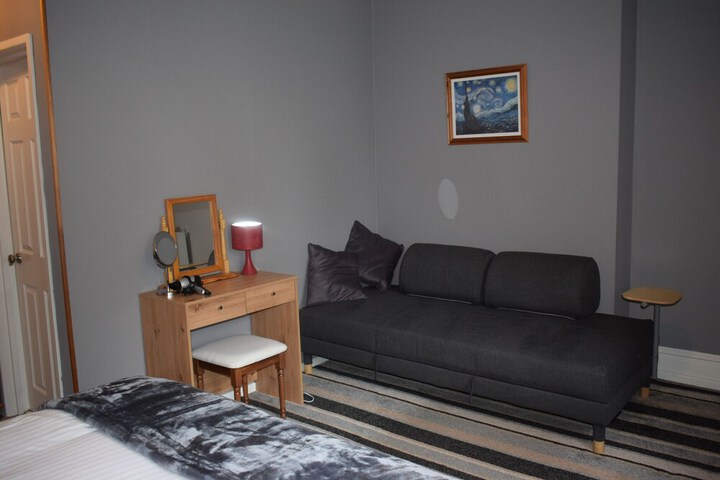 Room 4 of 41