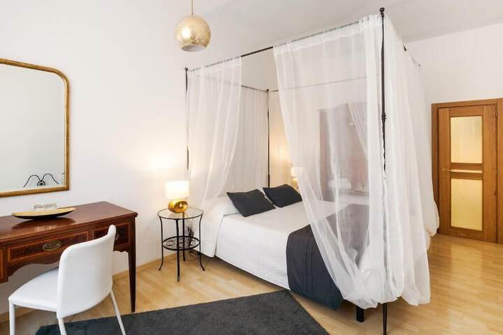 Room 10 of 25