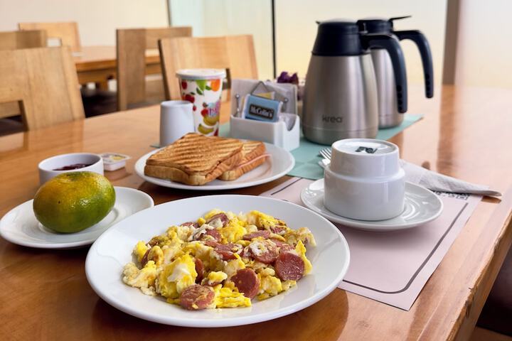 Breakfast/Coffee Service 29 of 32