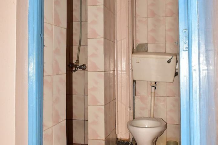 Room 13 of 32