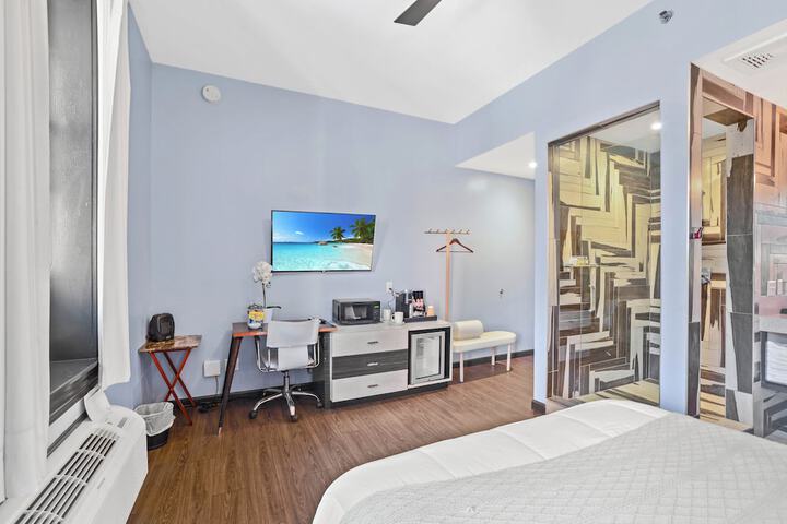 Room 25 of 53