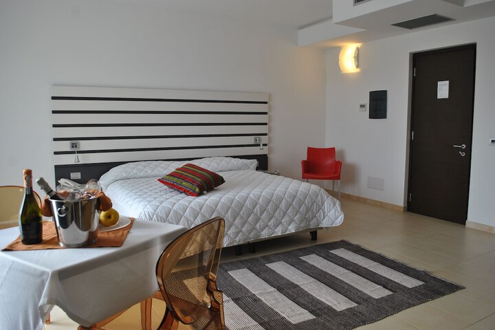 Room 11 of 37