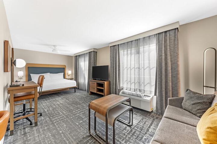 Room 6 of 40