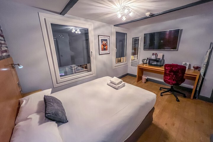 Room 17 of 48