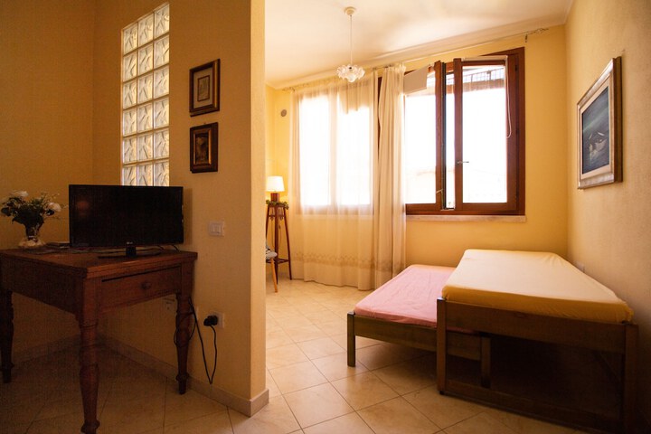 Room 5 of 16