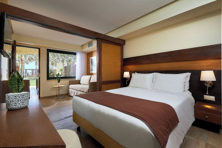 Room 28 of 142
