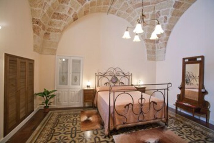 Room 5 of 20