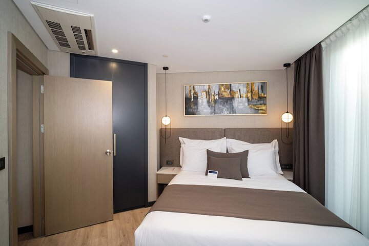 Room 40 of 170