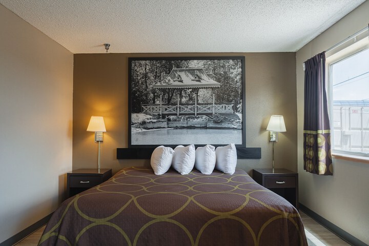 Room 4 of 18