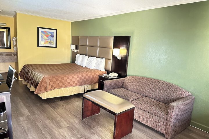 1 King Bed (11 of 18)