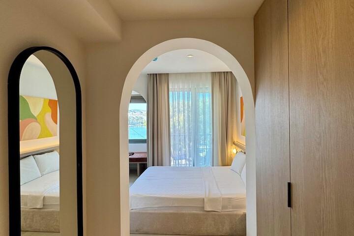 Room 4 of 48
