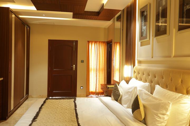 Room 6 of 65