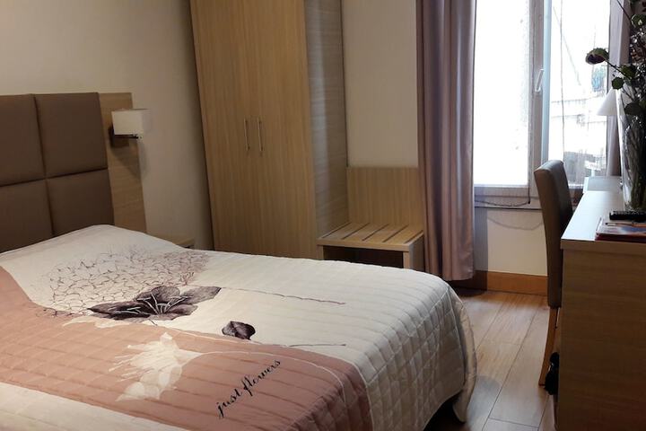 Room 5 of 50