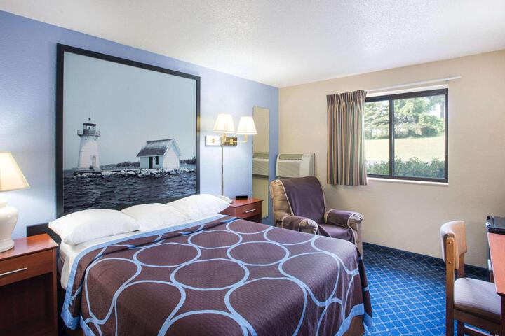 2 Double Beds (7 of 8)