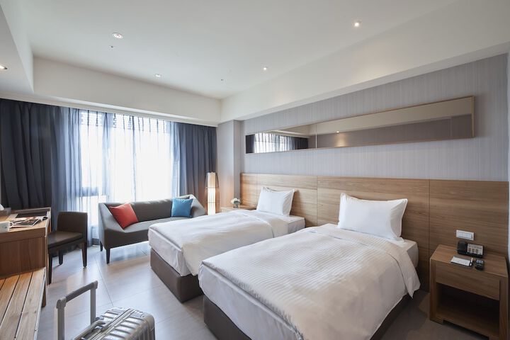 Room 18 of 120