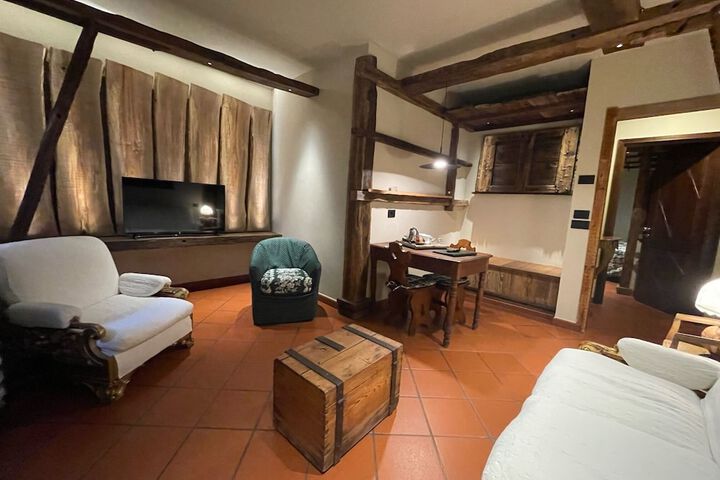 Room 11 of 25