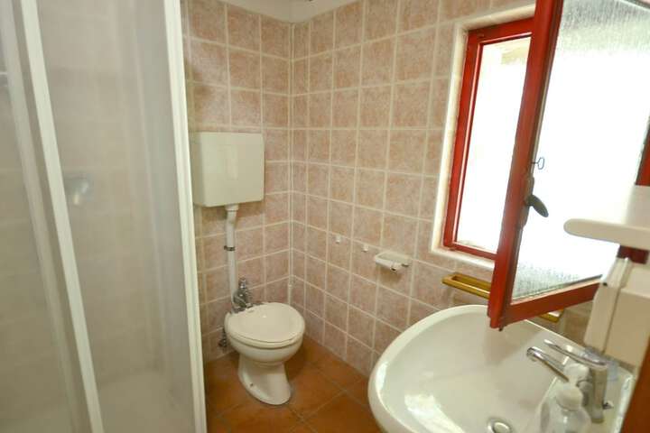 Room 10 of 36