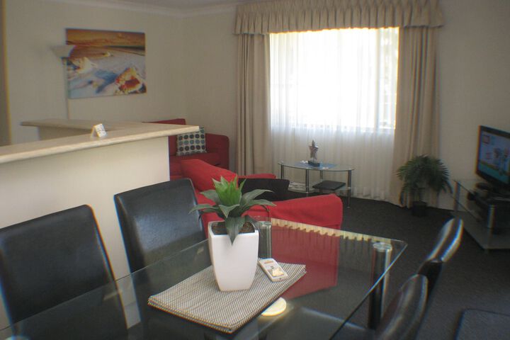 Room 10 of 25