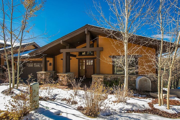 Photo of BLACKTAIL LODGE - FIVE BEDROOM HOME