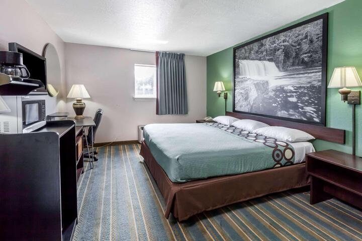 1 King Bed (2 of 2)