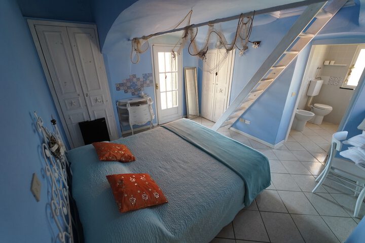 Room 9 of 16