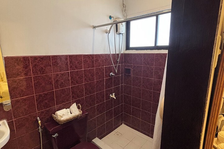 Room 27 of 42