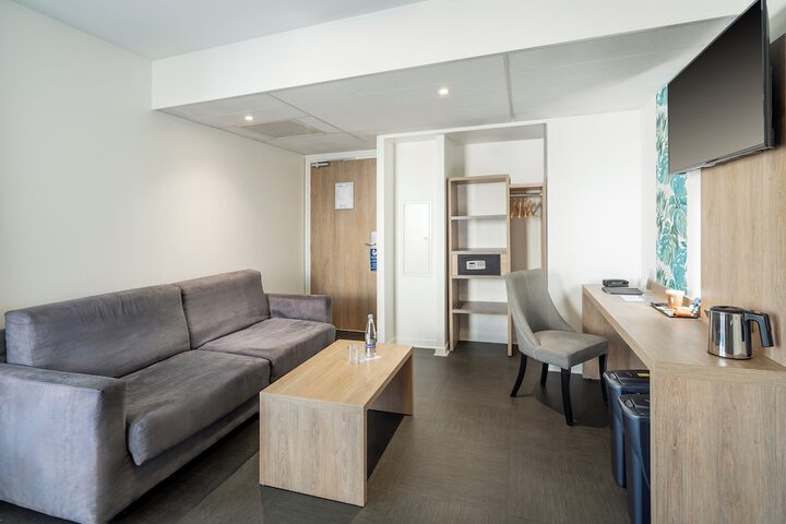 Room 12 of 33