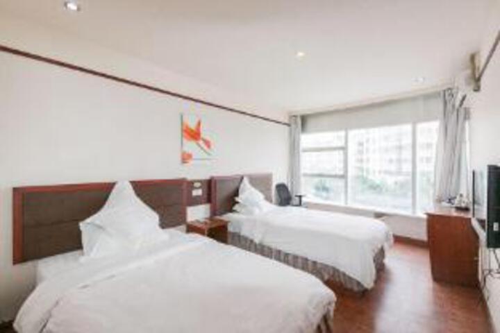 Room 5 of 7