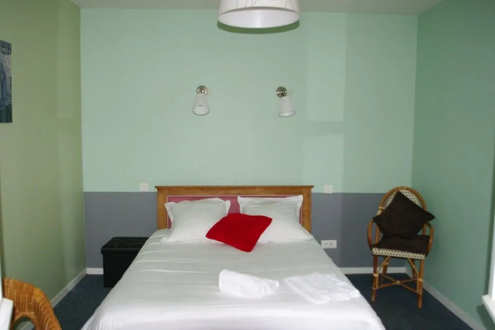 Room 2 of 16