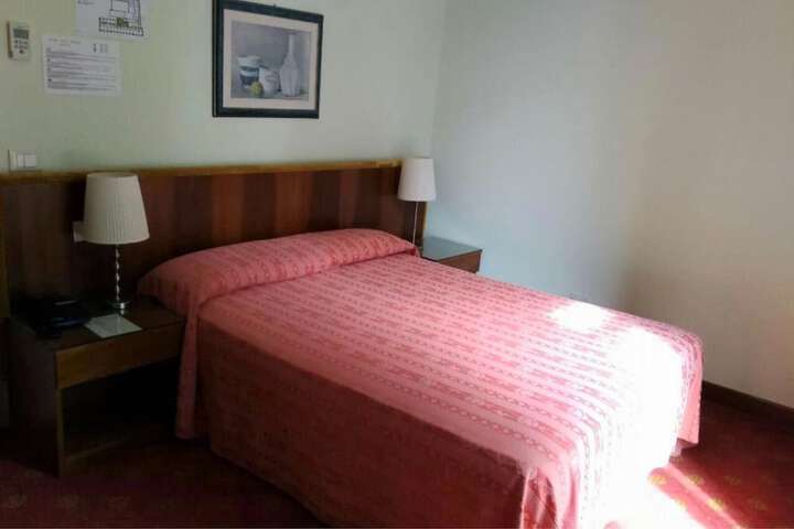 Room 17 of 49
