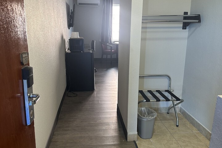 Room 9 of 38