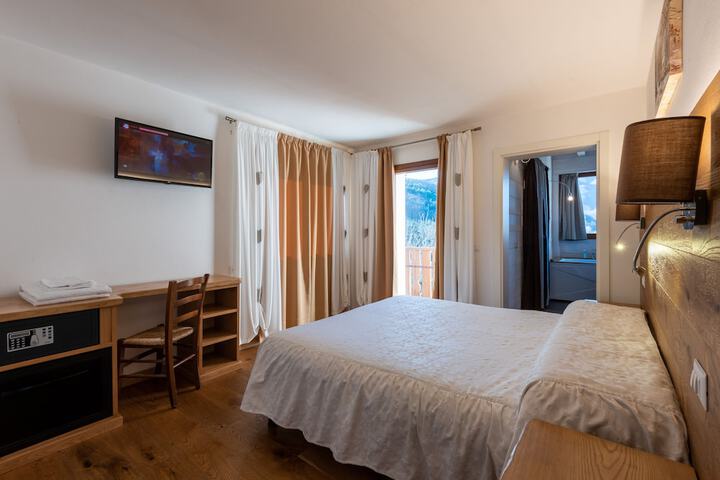 Room 15 of 153