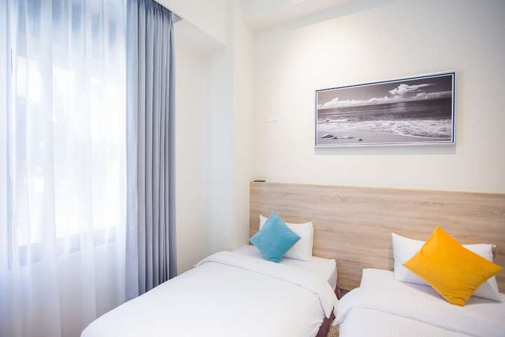 Room 32 of 177